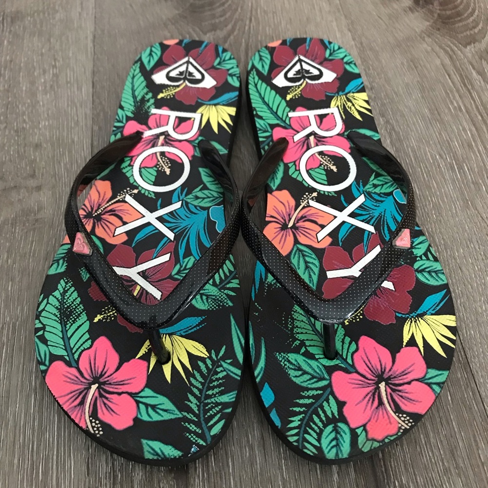 Black and Multicolored Floral Pattern Roxy Flip Flops